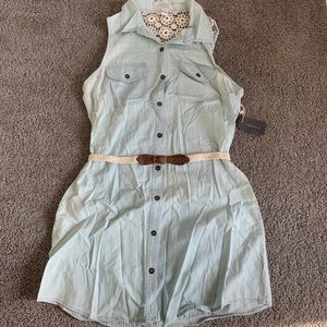 NWT forever 21 dress with lace back. Belt included